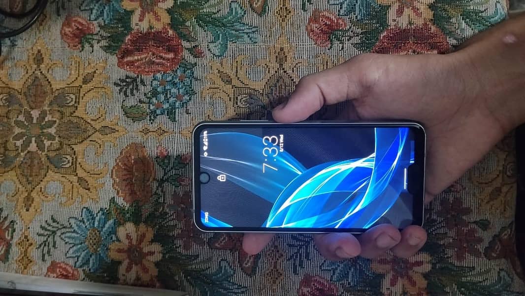 Sharp Aquos R2 compact 4