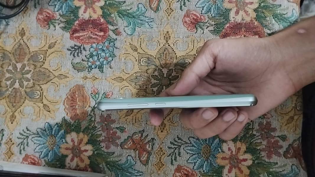 Sharp Aquos R2 compact 5