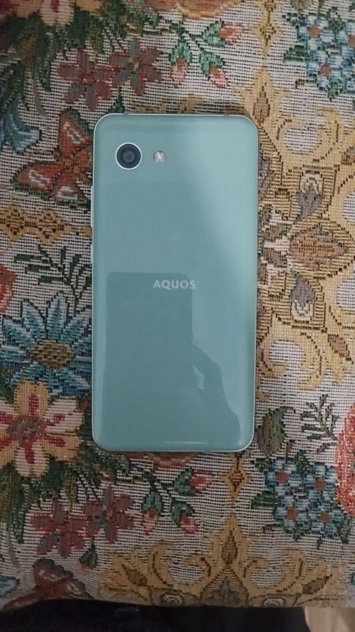 Sharp Aquos R2 compact 6