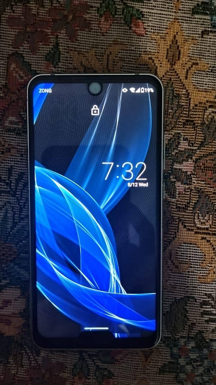 Sharp Aquos R2 compact 7