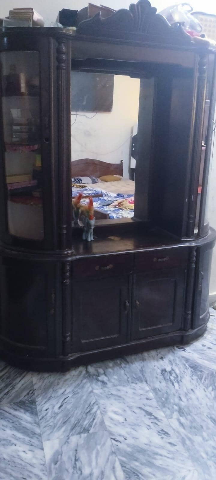 showcase and dressing table 3