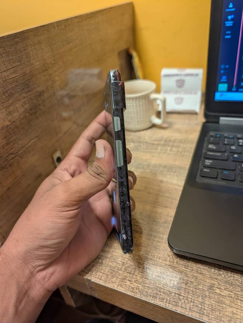 Google Pixel 8 4