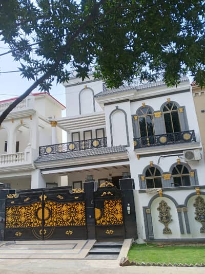 10 Marla Brand New House For Sale In SA Garden Phase 2 Tahir Block.