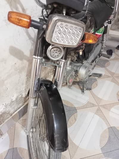 m apni gari cell kr rha hon Honda 70cc 2017 modal scont owner