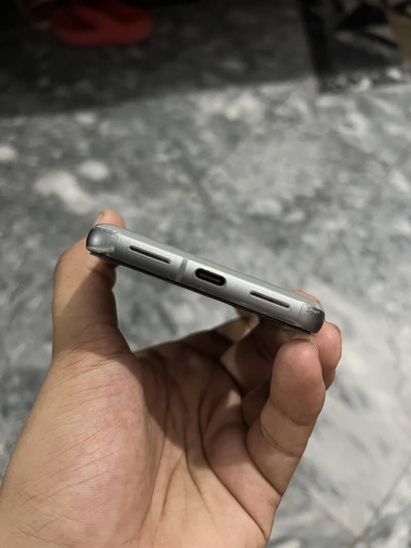 Google Pixel 8 4