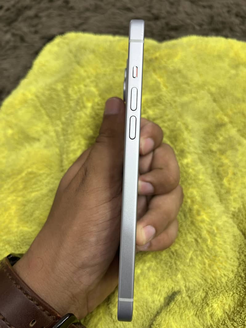 Apple iPhone 15 plus 0