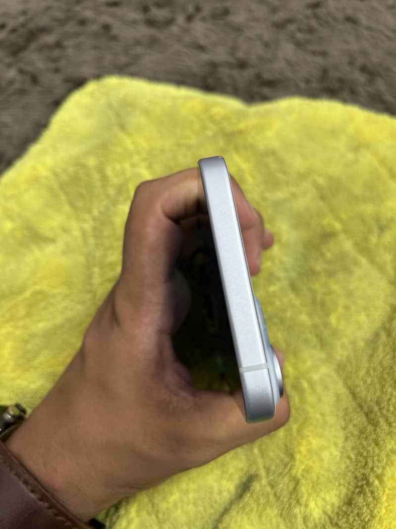 Apple iPhone 15 plus 3