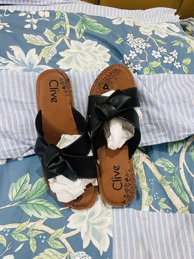 Ladies chappals clive brand