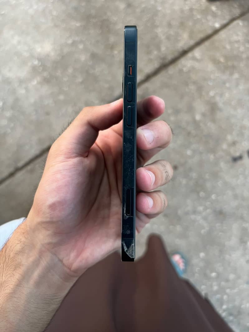 Apple iPhone 13 2
