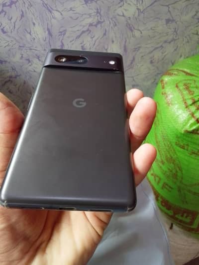Google Pixel 7 with original charger and cabel