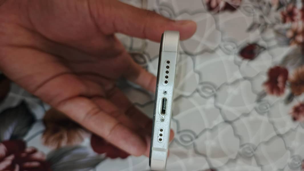 Apple iPhone 13 1
