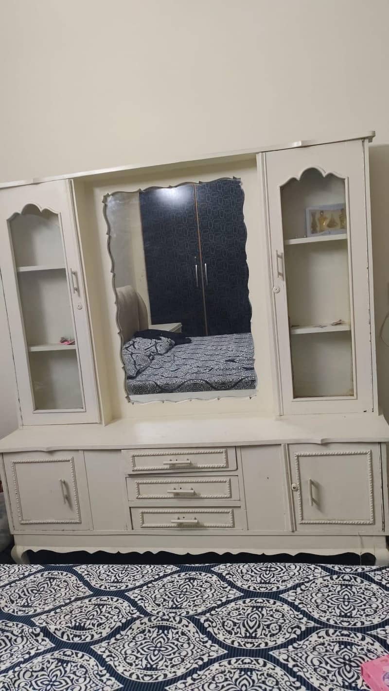 Sofa Set & Dressing table 0