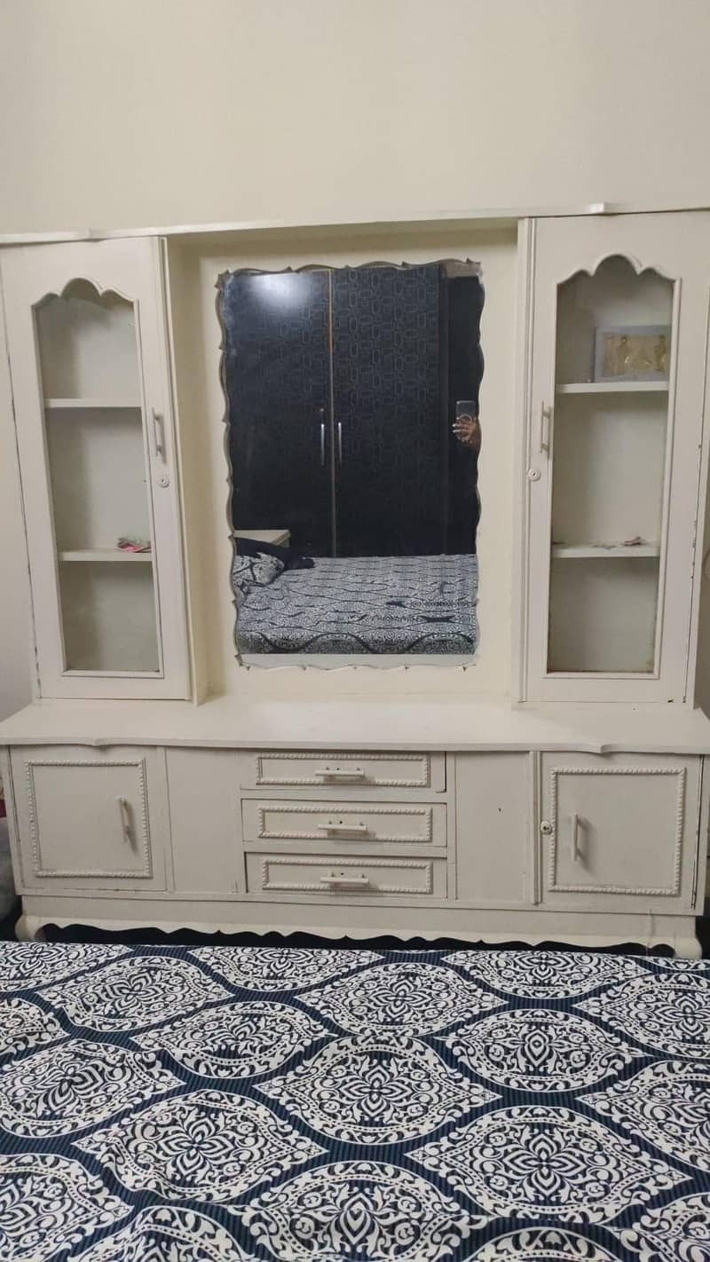 Sofa Set & Dressing table 4