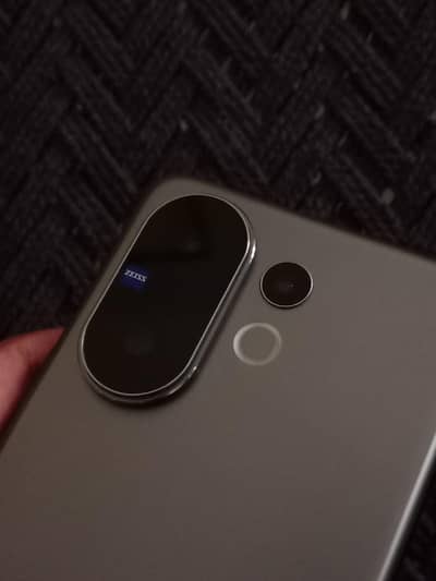 Vivo V60