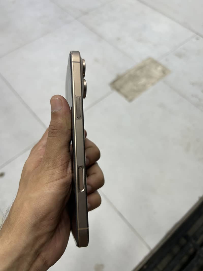 Apple iPhone 16 Pro Max 3