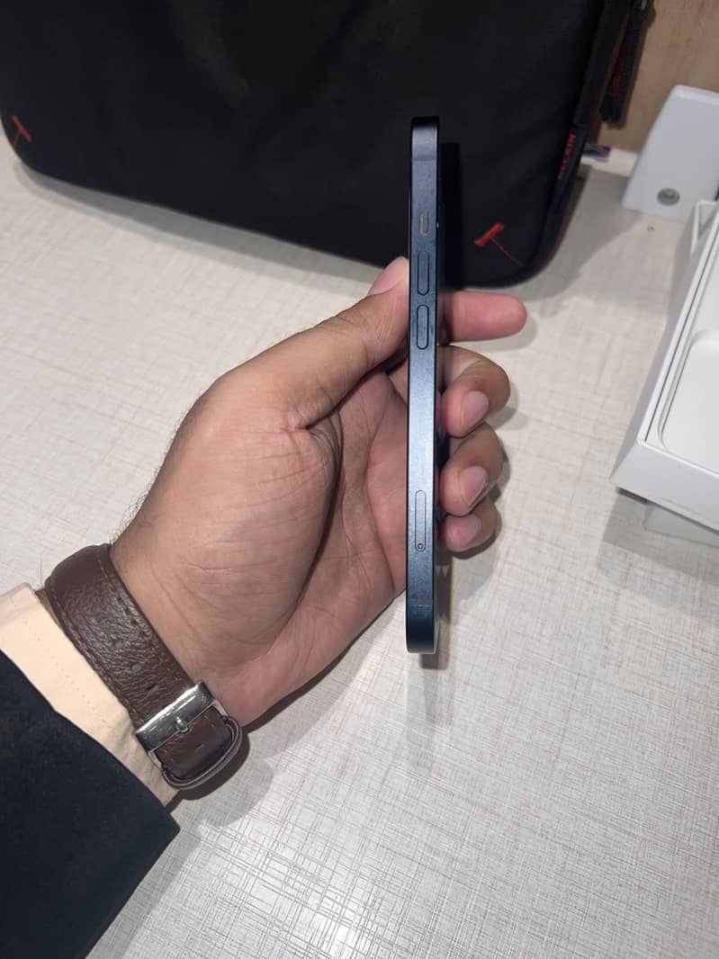 Apple iPhone 13 2