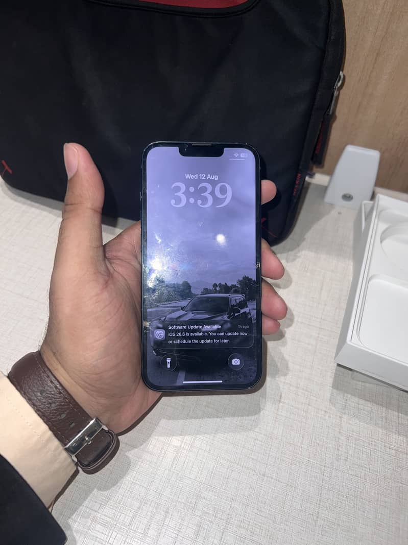 Apple iPhone 13 4
