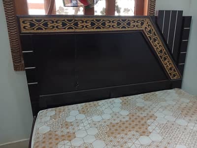queen size bed almost new