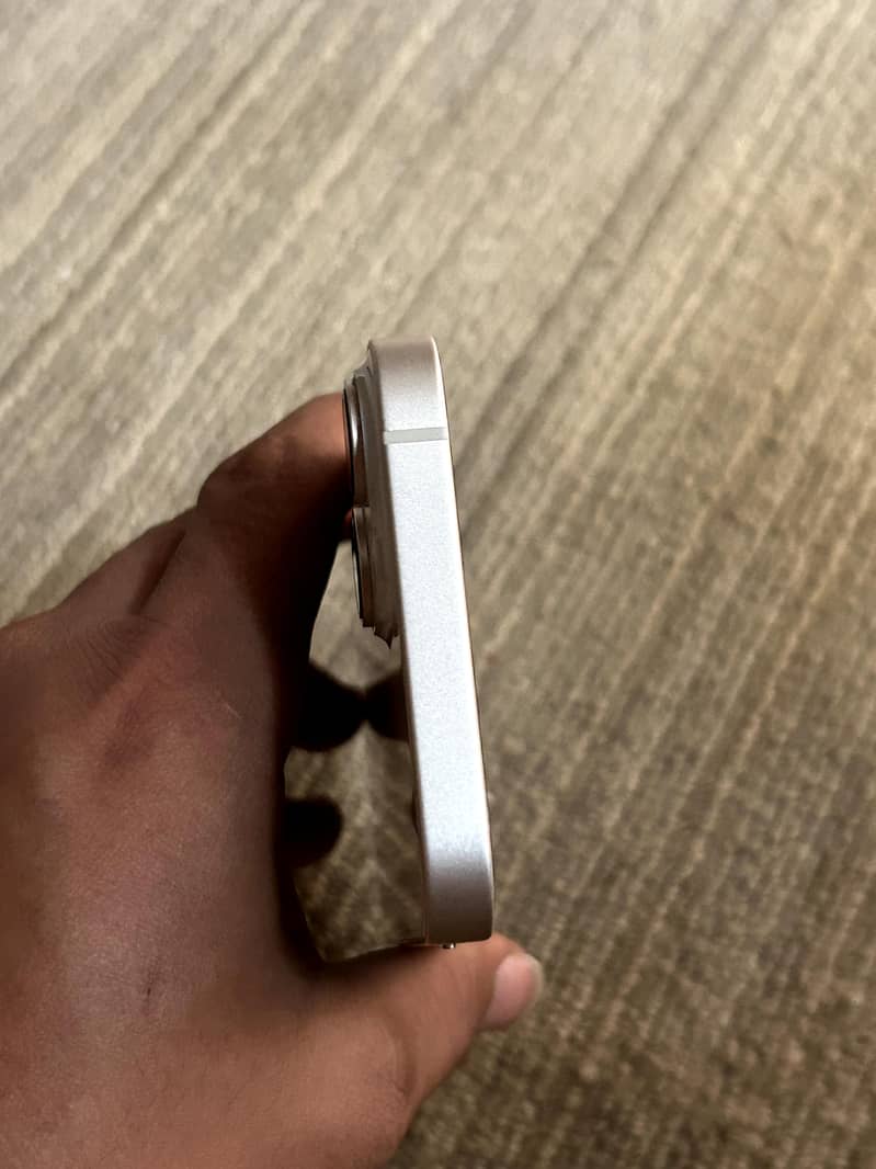 Apple iPhone 14 3