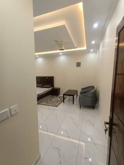 AHMAD ASSOCIATES OFFERS 1 KANAL FULL HOUSE WITH 30 KV SOLAR SYSTEM FOR RENT IN PCSIR PHASE 2 NEAR TO SHUKAT KHANUM HOSPITAL LAHORE
