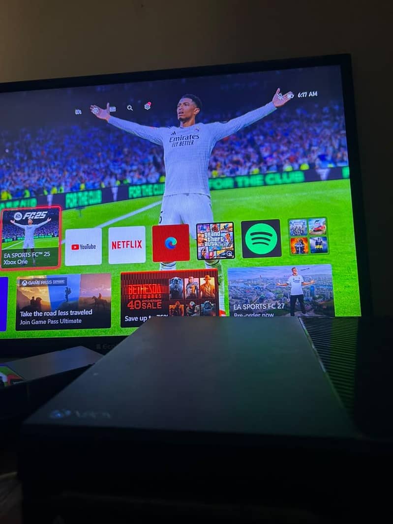 Xbox One 1TB with 2 Wireless Controller 4