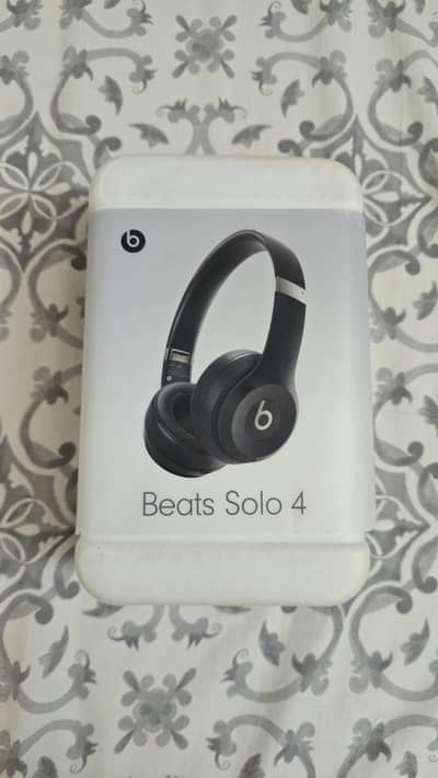 Beats Solo 4 Wireless Headphones - Matte Black