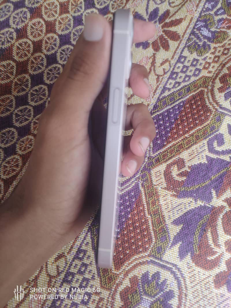 Apple iPhone 13 1