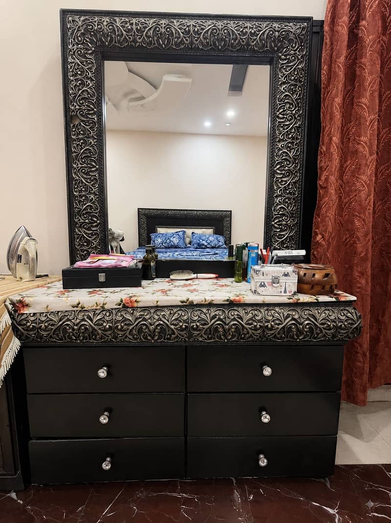 Bed + Dressing + Side Tables 3