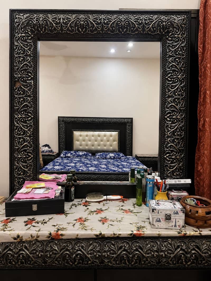 Bed + Dressing + Side Tables 4