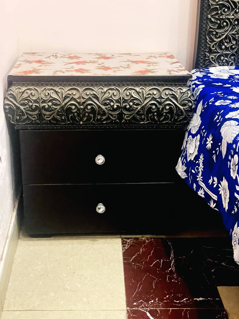 Bed + Dressing + Side Tables 5