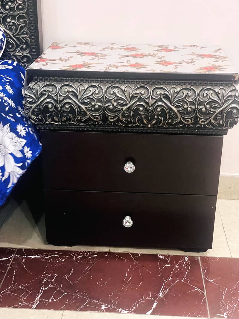 Bed + Dressing + Side Tables 6