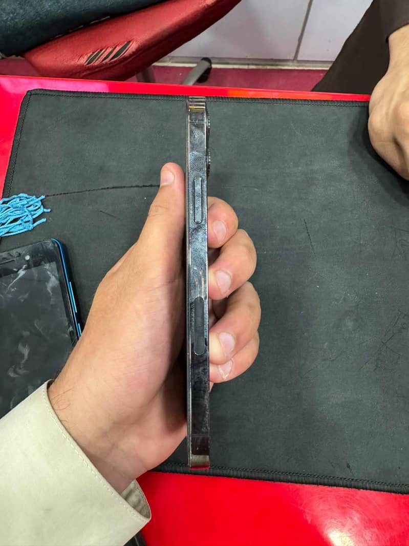 IPHONE 12 PRO 1