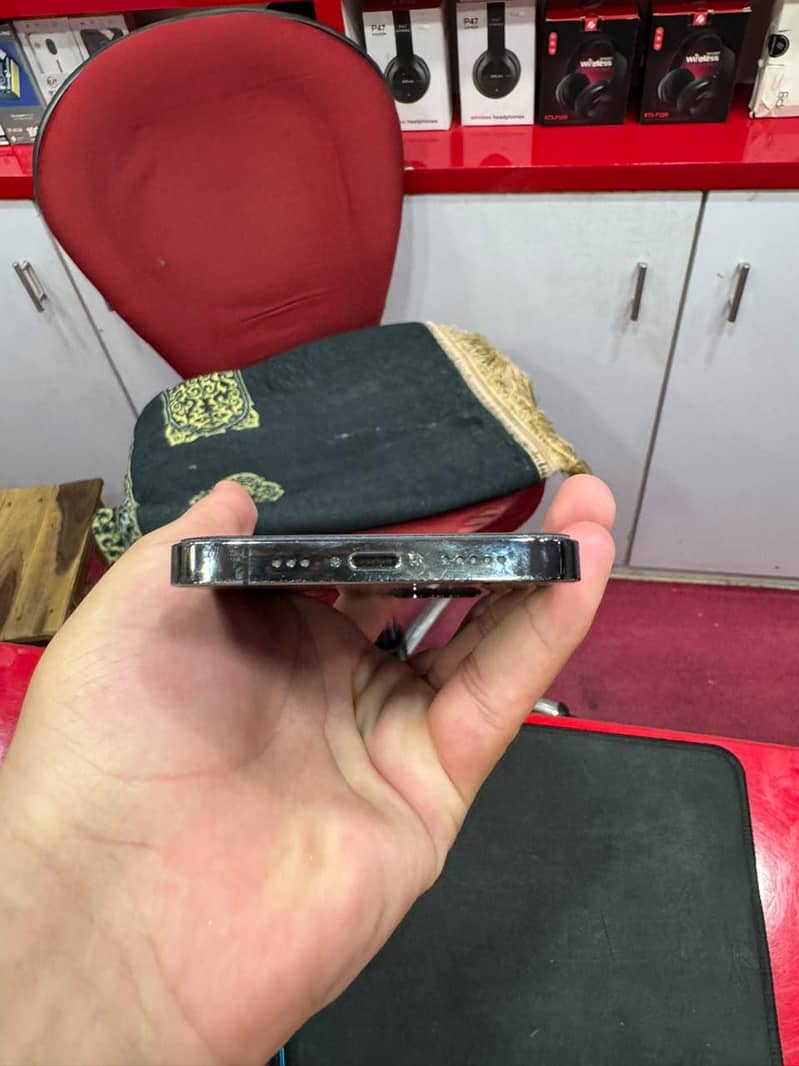 IPHONE 12 PRO 4