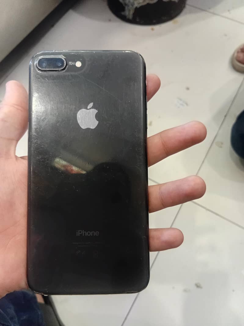 Apple iPhone 8 Plus 3