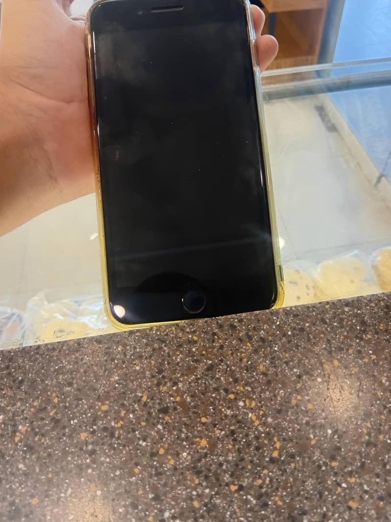Apple iPhone 8 Plus 4