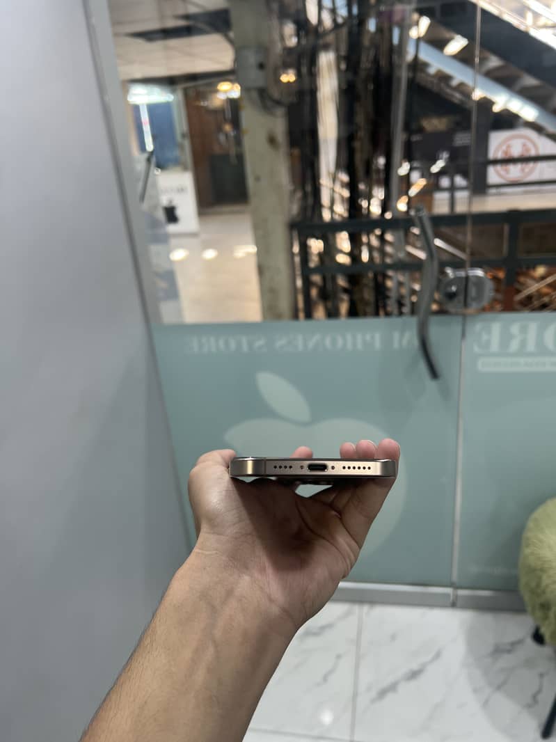 iPhone 16 pro max jv 6