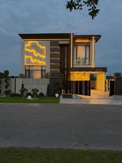 1 KANAL ELEGANT & SUPER HOT LOCATED