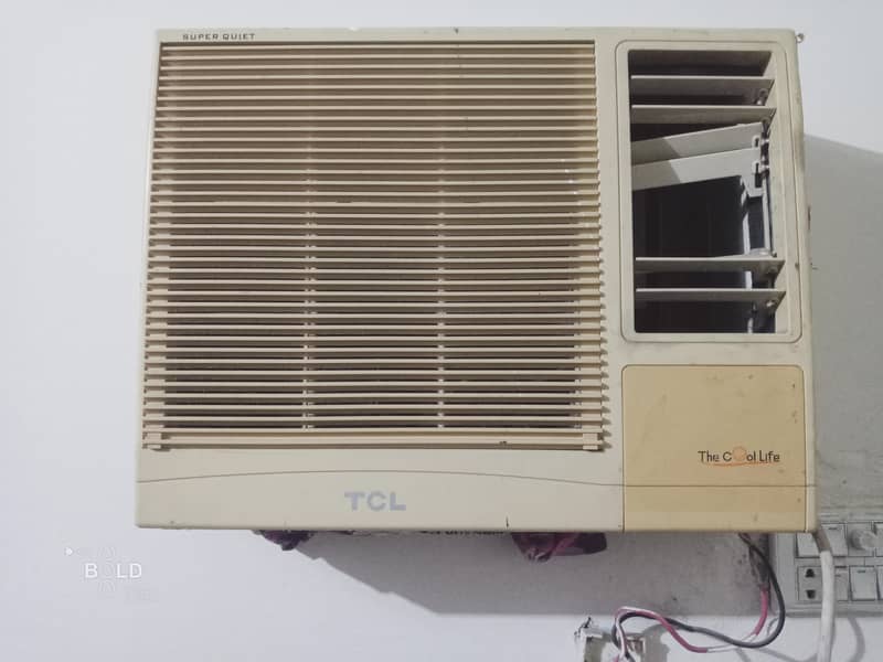window AC 1