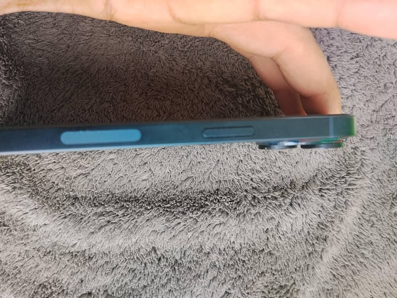 Apple iPhone 14 3