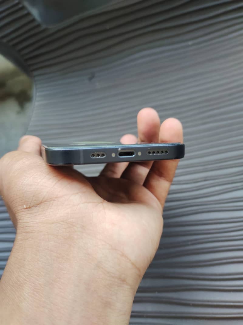 Apple iPhone 12 4
