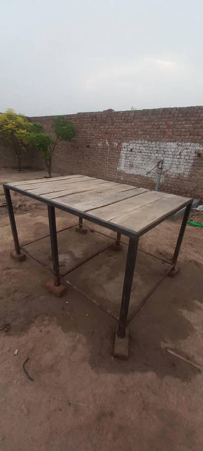 مضبوط لکڑی اور لوہے کا پھٹا برائے فروخت