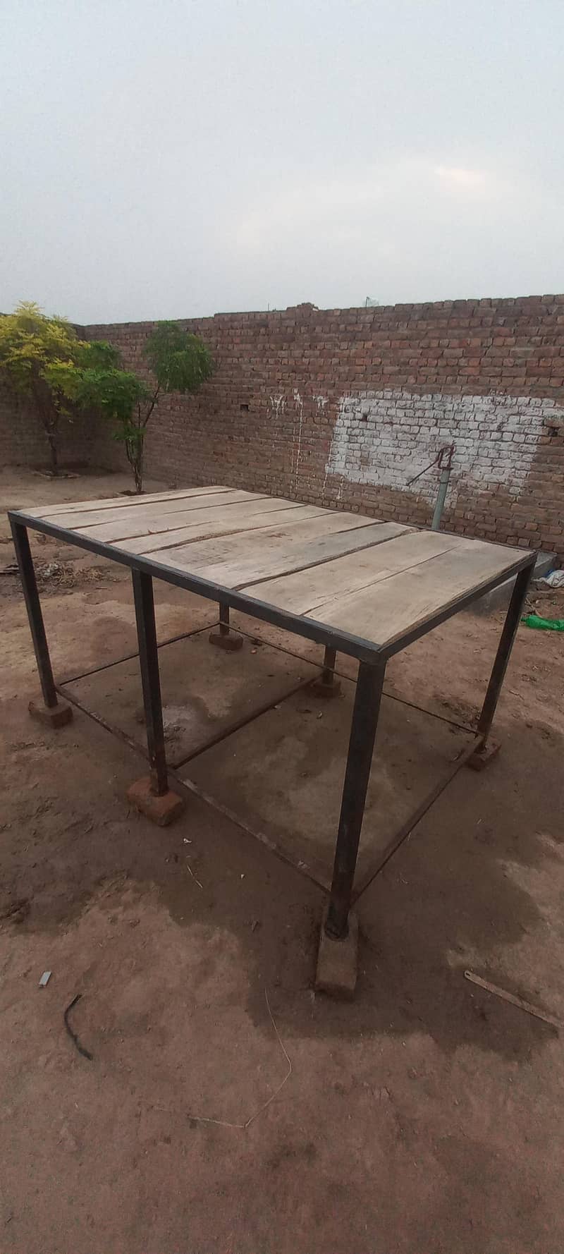 مضبوط لکڑی اور لوہے کا پھٹا برائے فروخت 0