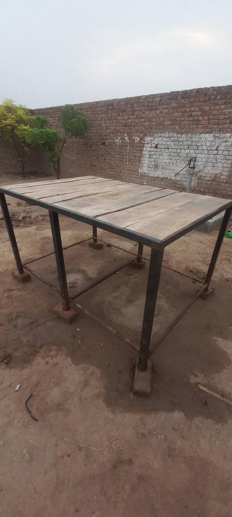 مضبوط لکڑی اور لوہے کا پھٹا برائے فروخت 1