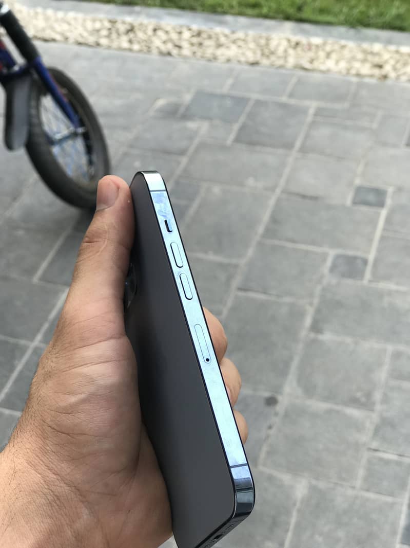Apple iPhone 13 Pro 2