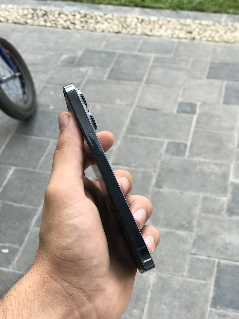 Apple iPhone 13 Pro 4