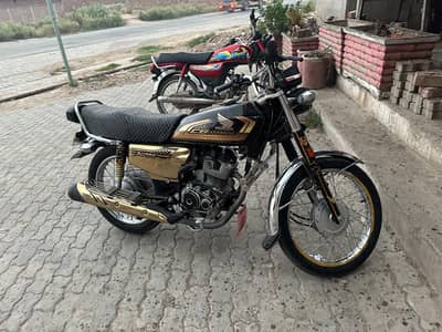 HONDA 125 SPECIAL EDITION SELF START GOLDEN BLACK FOR SALE