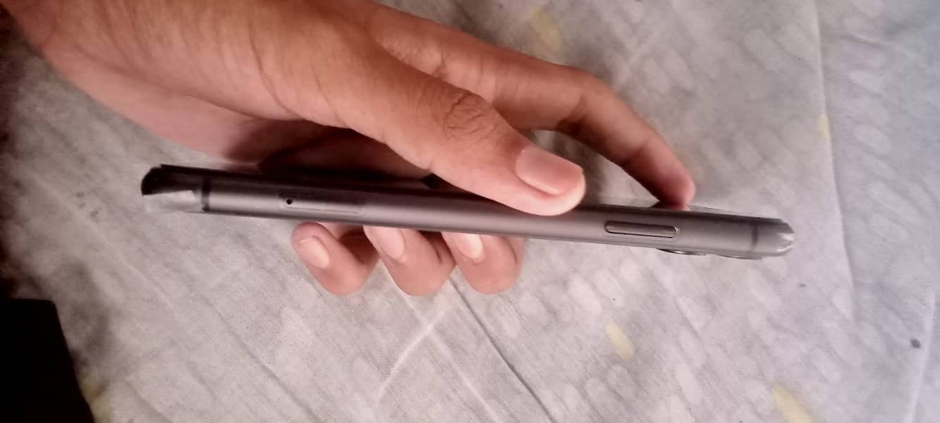 Apple iPhone 11 3
