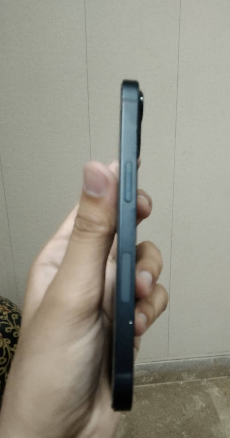 Apple iPhone 13 4