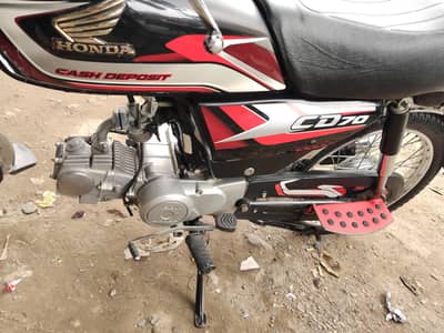 Honda CD70 2025