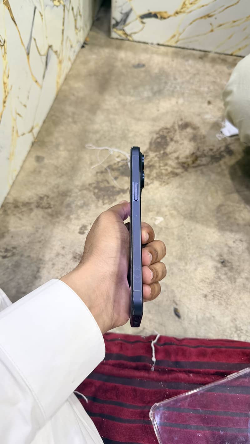 Apple iPhone 15 Pro Max 2